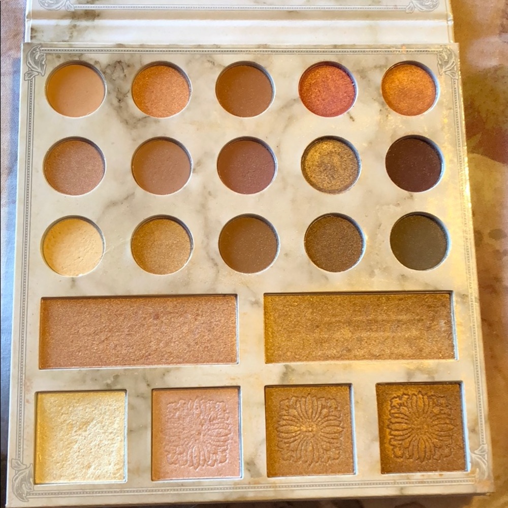 BH Cosmetics Carli Byble palette